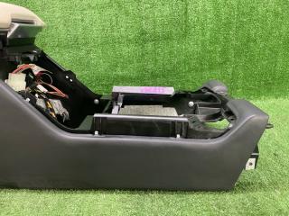Бардачок между сиденьями LAND ROVER RANGE ROVER L322 448PN 3 ракурс Бардачок между сиденьями LAND ROVER RANGE ROVER L322 448PN 3 ракурс