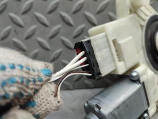 Мотор стеклоподъемника левый задний VOLKSWAGEN GOLF 5G5 CHP 5Q7959811A 4 ракурс