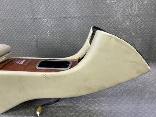 Бардачок между сиденьями NISSAN CIMA GF50 68210-AR000 3 ракурс Бардачок между сиденьями NISSAN CIMA GF50 68210-AR000 3 ракурс