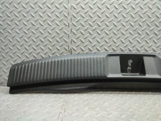 Накладка замка багажника SUBARU LEVORG VM4 FB16ESZH9A 95073VA000 2 ракурс