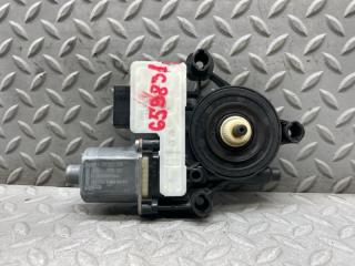Мотор стеклоподъемника левый передний VOLKSWAGEN TOURAN 5T1 CZD 0130822725 1 ракурс