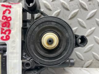 Мотор стеклоподъемника левый передний VOLKSWAGEN TOURAN 5T1 CZD 0130822725 2 ракурс