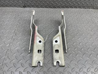 Петля капота VOLKSWAGEN GOLF 5G1 5G0823301B 2 ракурс