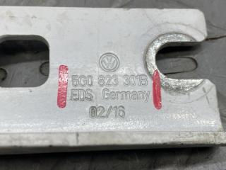 Петля капота VOLKSWAGEN GOLF 5G1 5G0823301B 3 ракурс