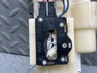 Топливный насос SUZUKI ALTO HA35S 15100-82K01 2 ракурс