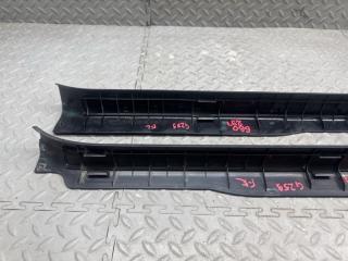 Накладка на порог передняя TOYOTA VITZ NCP131 1NZ-FE 67914-52290 5 ракурс Накладка на порог передняя TOYOTA VITZ NCP131 1NZ-FE 67914-52290 5 ракурс