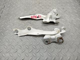 Петля капота MAZDA VERISA DC5W 3 ракурс