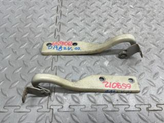 Петля капота SUZUKI EVERY DA62V K6A 3 ракурс