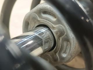 Стойка правая передняя DAIHATSU MOVE LA150S KF-VET 48510-B2D80 3 ракурс