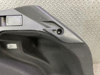 Обшивка багажника правая задняя TOYOTA COROLLA ZWE211 2ZR-FXE 64730-12530 3 ракурс