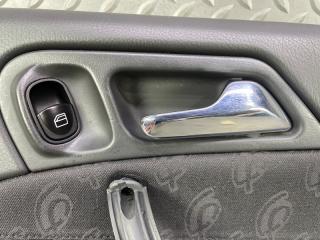 Обшивка дверей правая задняя MERCEDES-BENZ C-CLASS W203 M111E20 EVO (111.951) A20373016709C47 3 ракурс