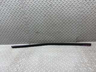 Уплотнитель стекла левый задний AUDI Q7 4L BHK 1 ракурс