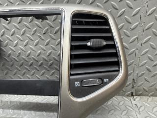 Консоль магнитофона JEEP GRAND CHEROKEE WK2 ERB X90016701XX, P56046290AB 4 ракурс Консоль магнитофона JEEP GRAND CHEROKEE WK2 ERB X90016701XX, P56046290AB 4 ракурс
