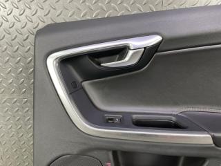 Обшивка дверей правая задняя VOLVO V60 FW48 B4164T 8635880 2 ракурс