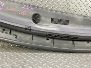 Планка под дворники NISSAN NOTE E12 668623VA0A 3 ракурс Планка под дворники NISSAN NOTE E12 668623VA0A 3 ракурс