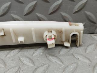 Крепеж бампера правый передний NISSAN WINGROAD NY12 62222CV000 3 ракурс