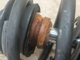 Стойка правая передняя AUDI TT 8N AUQ 8N0413031R 3 ракурс Стойка правая передняя AUDI TT 8N AUQ 8N0413031R 3 ракурс