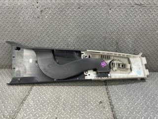 Накладка на стойку кузова левая AUDI Q7 4L BHK 4L0867239A 5 ракурс Накладка на стойку кузова левая AUDI Q7 4L BHK 4L0867239A 5 ракурс