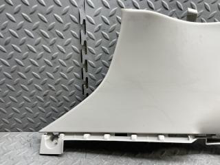 Накладка на стойку кузова левая задняя NISSAN LEAF ZE1 EM57 769355SK0A 2 ракурс