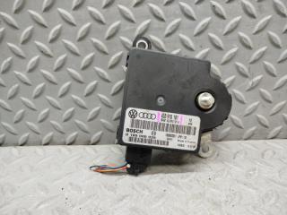 Электронный блок AUDI Q7 4L BHK 4L0915181 1 ракурс Электронный блок AUDI Q7 4L BHK 4L0915181 1 ракурс