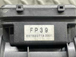 Расходомер воздушный MAZDA PREMACY CP8W FP E5T52071A 5 ракурс