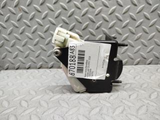 Замок капота NISSAN LEAF ZE1 EM57 253E05SA0A 2 ракурс