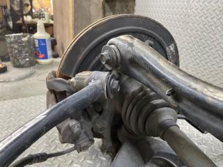 Балка подвески задняя JEEP GRAND CHEROKEE WK2 ERB T03UG0522A0912 5 ракурс Балка подвески задняя JEEP GRAND CHEROKEE WK2 ERB T03UG0522A0912 5 ракурс