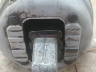 Подушка двигателя правая передняя BMW 7-SERIES F02 N54B30A 13981112GE 4 ракурс Подушка двигателя правая передняя BMW 7-SERIES F02 N54B30A 13981112GE 4 ракурс