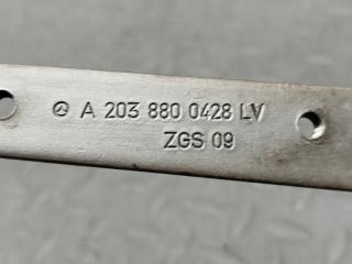 Петля капота MERCEDES-BENZ C-CLASS W203 M111E20 EVO (111.951) A2038800428 4 ракурс
