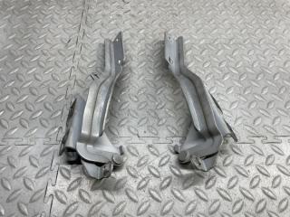Петля капота NISSAN NV200 VM20 HR16DE 2 ракурс Петля капота NISSAN NV200 VM20 HR16DE 2 ракурс