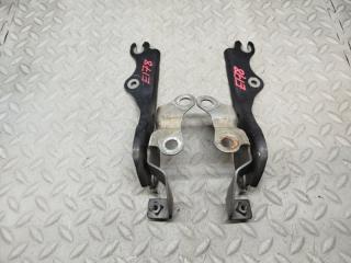 Петля капота MAZDA PREMACY CP8W FP 2 ракурс
