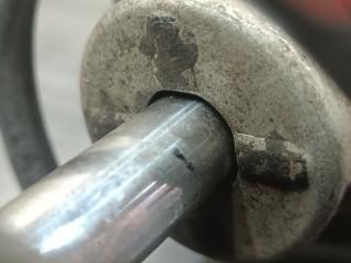 Стойка левая передняя DAIHATSU ESSE L235S KF 48520-B2740 3 ракурс Стойка левая передняя DAIHATSU ESSE L235S KF 48520-B2740 3 ракурс