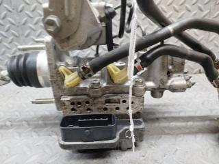 Главный тормозной цилиндр TOYOTA PRIUS ZVW30 2ZR-FXE 47210-47130 3 ракурс