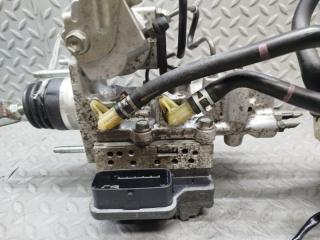 Главный тормозной цилиндр TOYOTA PRIUS ZVW30 2ZR-FXE 47270-47300 3 ракурс