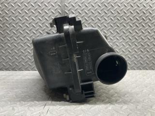 Корпус воздушного фильтра TOYOTA ISIS ANM10 17701-22100 4 ракурс Корпус воздушного фильтра TOYOTA ISIS ANM10 17701-22100 4 ракурс