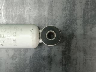 Амортизатор передний SUZUKI JIMNY JB23W K6A-T 8150674 3 ракурс