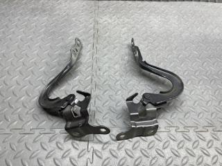 Петля капота TOYOTA VITZ NSP130 2 ракурс Петля капота TOYOTA VITZ NSP130 2 ракурс