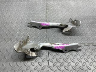 Петля капота MAZDA PREMACY CREW 3 ракурс