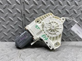 Мотор стеклоподъемника левый передний AUDI A5 8T CDN 8K0959801A 1 ракурс Мотор стеклоподъемника левый передний AUDI A5 8T CDN 8K0959801A 1 ракурс