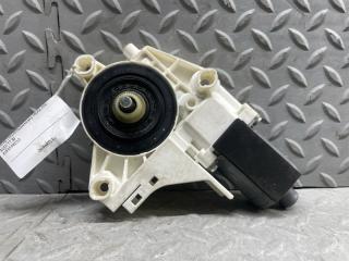 Мотор стеклоподъемника левый передний AUDI TT 8J 8J8959801D 2 ракурс Мотор стеклоподъемника левый передний AUDI TT 8J 8J8959801D 2 ракурс