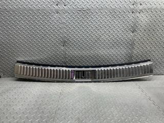 Фото запчасти накладка замка багажника PORSCHE CAYENNE 2011 контрактная запчасть Запчасть накладка замка багажника PORSCHE CAYENNE 2011