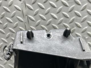 Крепеж бампера левый передний AUDI Q5 8R CDN 8R0807283C 3 ракурс Крепеж бампера левый передний AUDI Q5 8R CDN 8R0807283C 3 ракурс
