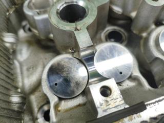 Головка блока цилиндров NISSAN SERENA C25 MR20DE 2 ракурс Головка блока цилиндров NISSAN SERENA C25 MR20DE 2 ракурс