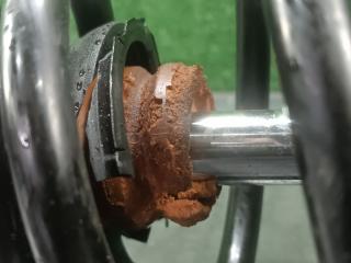 Стойка левая передняя AUDI TT 8N AUQ 8N0413031R 5 ракурс Стойка левая передняя AUDI TT 8N AUQ 8N0413031R 5 ракурс