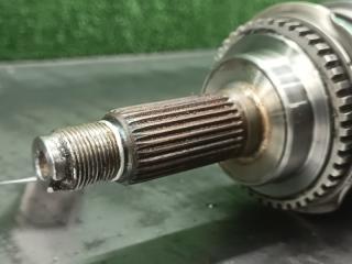 Привод левый передний SUBARU FORESTER SG5 EJ202DXTAE 3 ракурс Привод левый передний SUBARU FORESTER SG5 EJ202DXTAE 3 ракурс