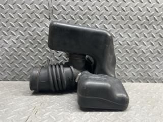 Патрубок воздушн.фильтра MITSUBISHI PROUDIA S32A 6G74 GDI MR404003 5 ракурс