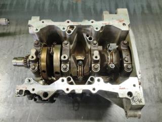 Блок двигателя MITSUBISHI I HA1W 3B20T AB6985 1 ракурс