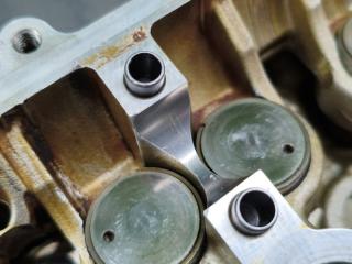 Головка блока цилиндров SUZUKI EVERY DA64V K6A-T 4 ракурс Головка блока цилиндров SUZUKI EVERY DA64V K6A-T 4 ракурс