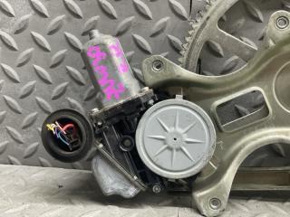 Стеклоподъемник правый задний TOYOTA PRIUS ZVW30 2ZR-FXE 85710-72020 3 ракурс