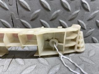 Крепеж бампера правый передний NISSAN CUBE BNZ11 622223U000 3 ракурс